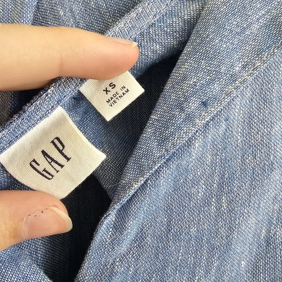 Light weight loose fit XS GAP top feels like soft Linen light blue color - Picture 2 of 4